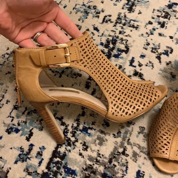 Gorgeous Leather Heels 6.5 - Picture 3 of 5